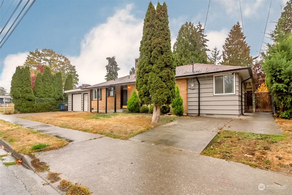 Photo of 24105 16th Avenue S, Des Moines, WA 98198 (MLS # 2011028)