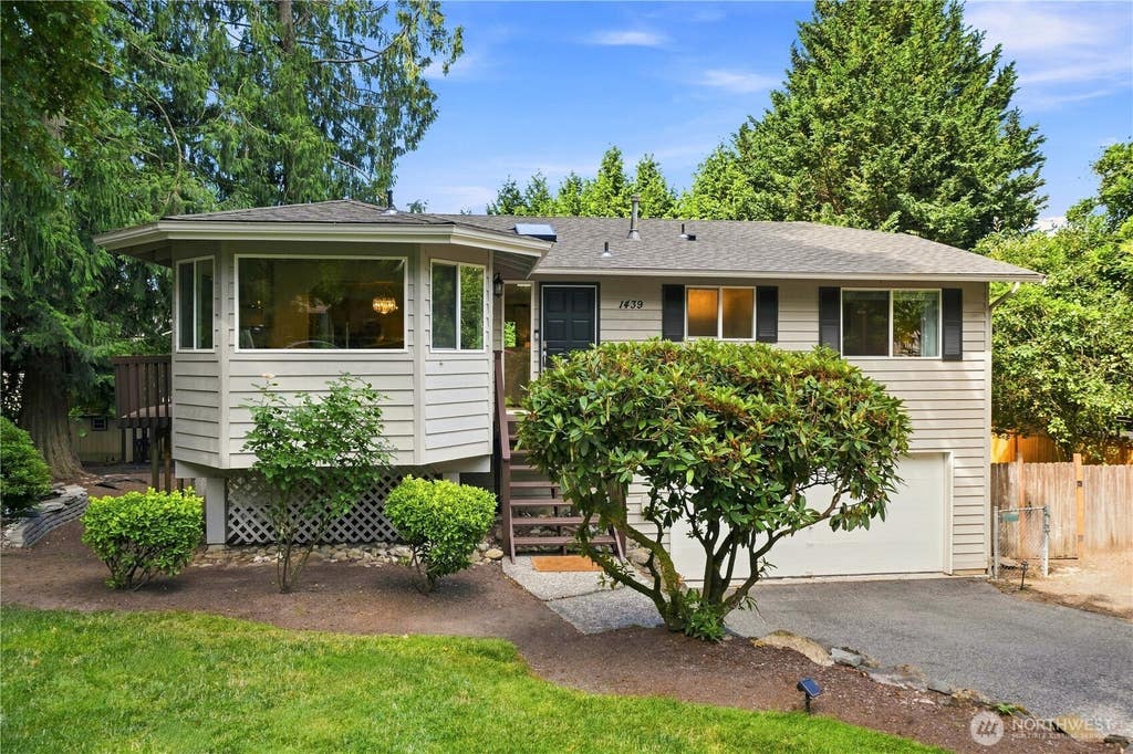 Photo of 1439 227th Avenue SE, Sammamish, WA 98075 (MLS # 2556987)