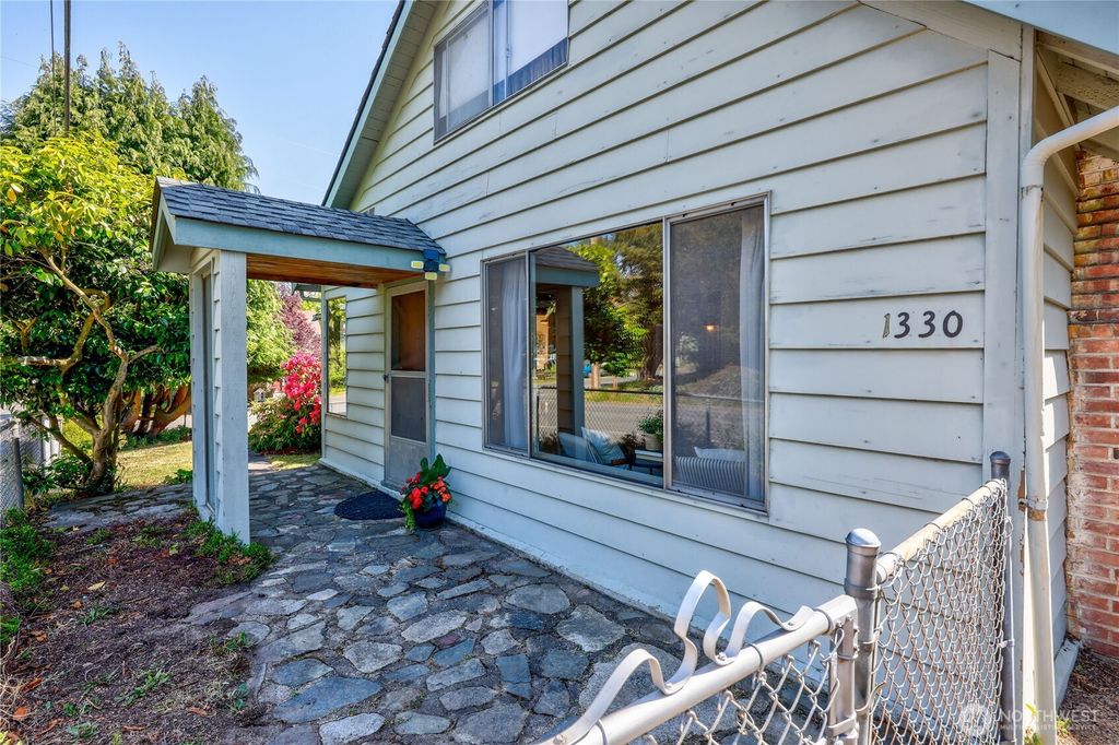 Photo of 1330 Sheridan Street, Port Townsend, WA 98368 (MLS # 2532045)
