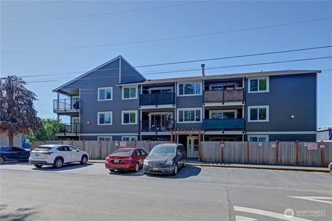 Photo of 939 N 101st Street #302, Seattle, WA 98133 (MLS # 2551171)
