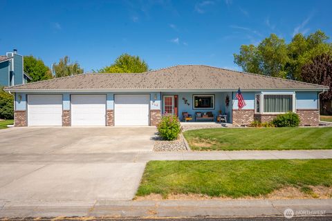 Photo of 216 E Tanglewood Drive, Moses Lake, WA 98837 (MLS # 2422477)