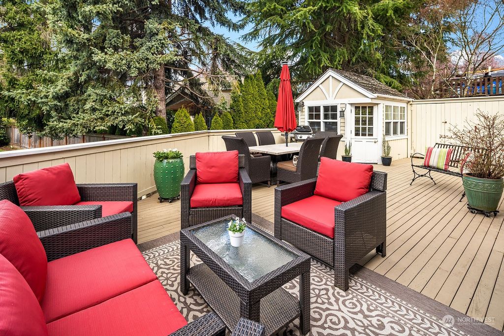 Photo of 10906 NE 62nd Street, Kirkland, WA 98033 (MLS # 2051789)