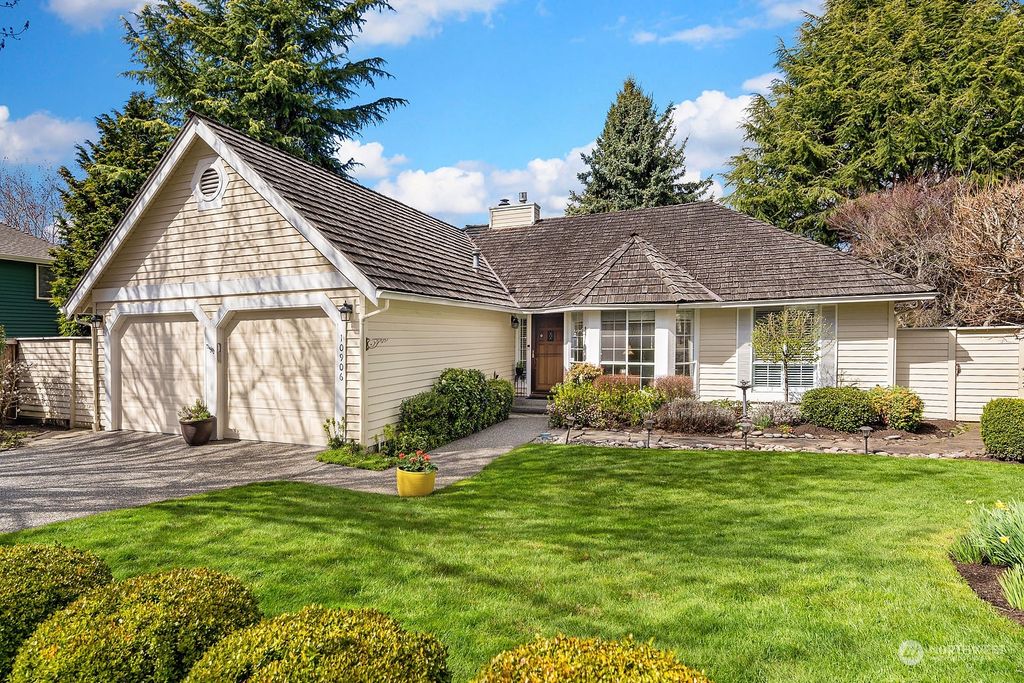 Photo of 10906 NE 62nd Street, Kirkland, WA 98033 (MLS # 2051789)