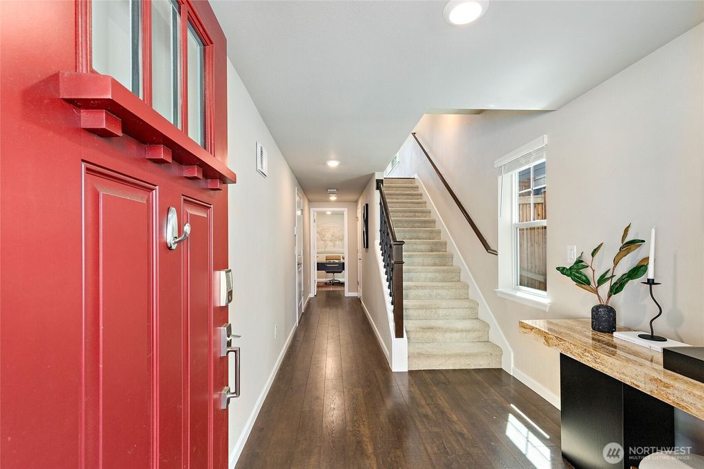 Photo of 6724 34th Avenue SW, Seattle, WA 98126 (MLS # 2523198)
