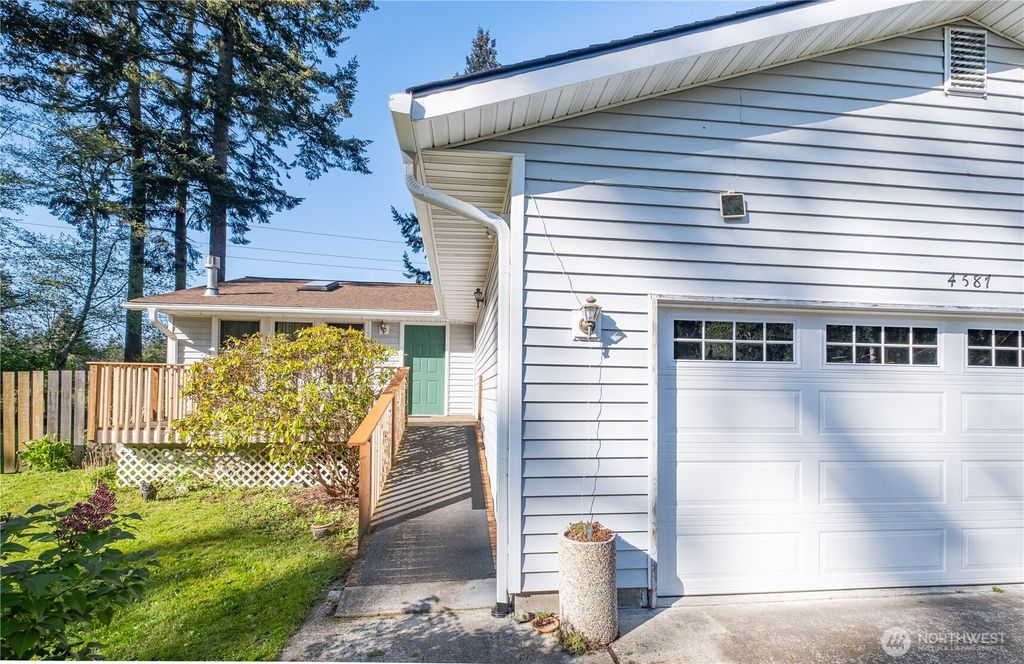 Photo of 4587 Siesta Place Place, Oak Harbor, WA 98277 (MLS # 2505475)