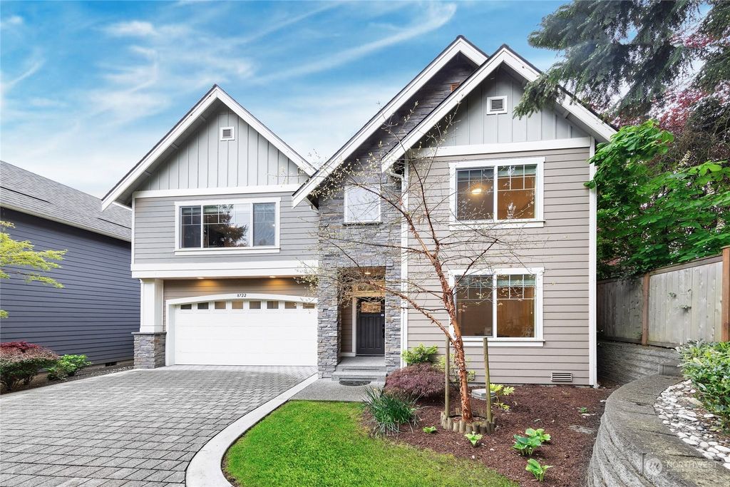 Photo of 8722 124th Avenue NE, Kirkland, WA 98033 (MLS # 2227956)