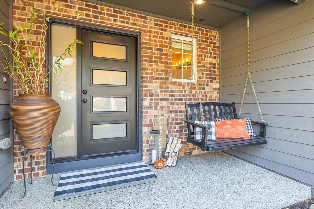 Photo of 319 118th Drive NE, Lake Stevens, WA 98258 (MLS # 2004461)