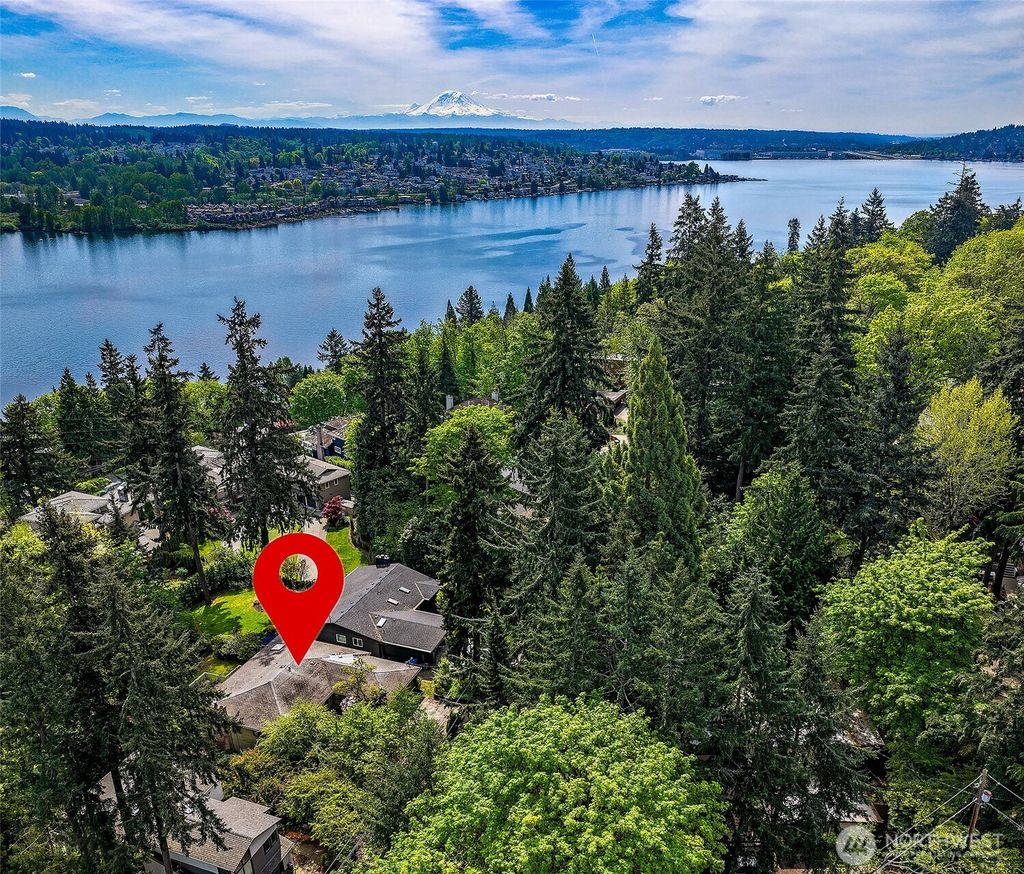 Photo of 7070 94th Avenue SE, Mercer Island, WA 98040 (MLS # 2516766)