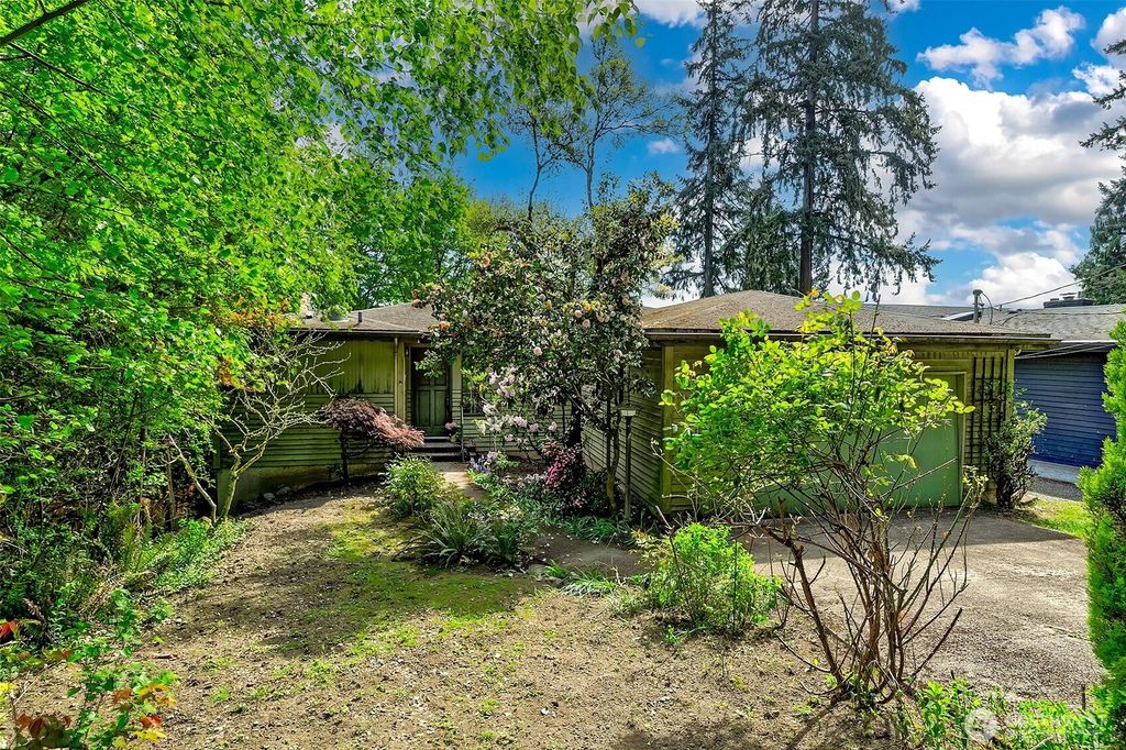 Photo of 7070 94th Avenue SE, Mercer Island, WA 98040 (MLS # 2516766)
