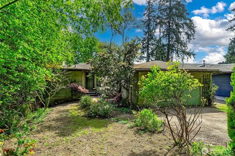 Photo of 7070 94th Avenue SE, Mercer Island, WA 98040 (MLS # 2516766)