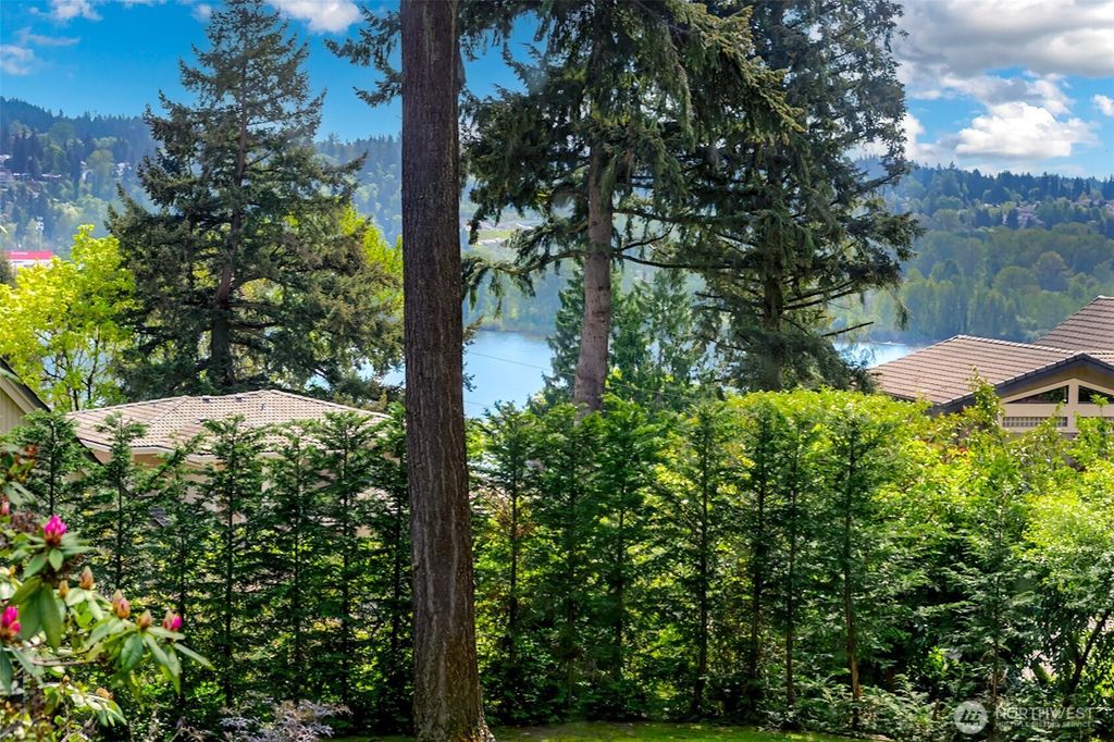 Photo of 7070 94th Avenue SE, Mercer Island, WA 98040 (MLS # 2516766)