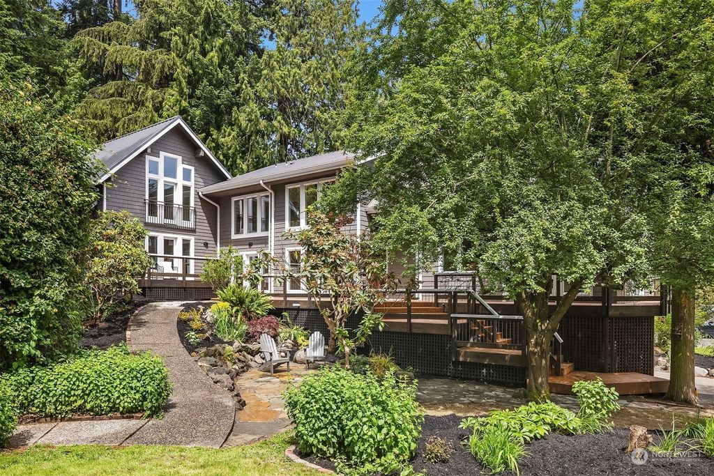 Photo of 3840 W Mercer Way, Mercer Island, WA 98040 (MLS # 2249169)