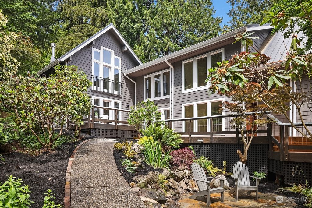 Photo of 3840 W Mercer Way, Mercer Island, WA 98040 (MLS # 2249169)