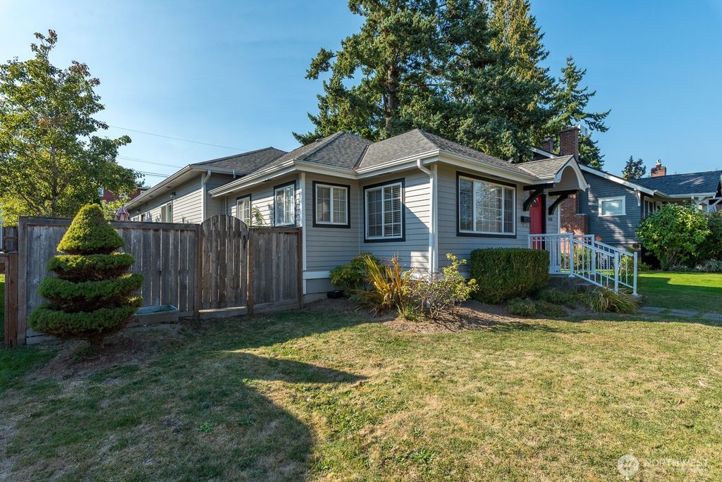 Photo of 1418 Oakes Avenue, Everett, WA 98201 (MLS # 2443716)