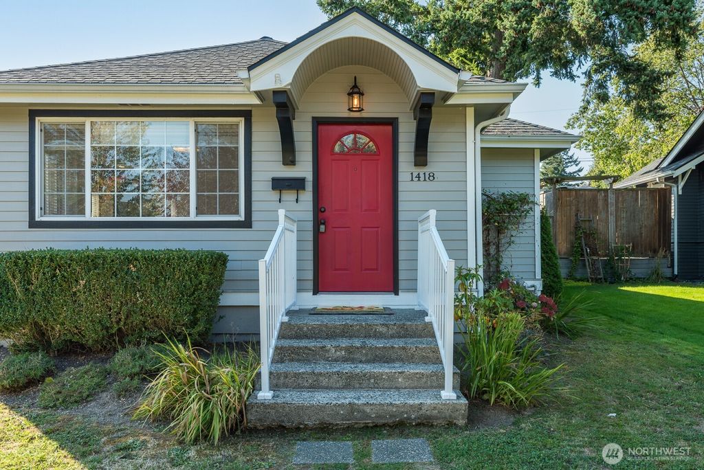 Photo of 1418 Oakes Avenue, Everett, WA 98201 (MLS # 2443716)