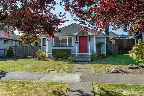Photo of 1418 Oakes Avenue, Everett, WA 98201 (MLS # 2443716)