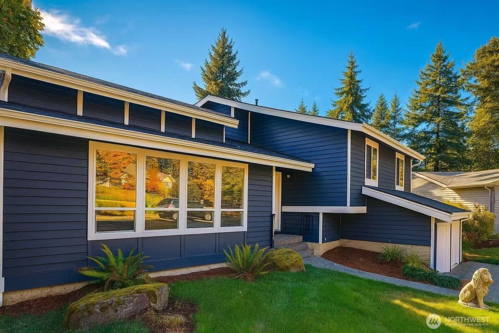 Photo of 13405 SE 56th Pl Pl, Bellevue, WA 98006 (MLS # 2447896)