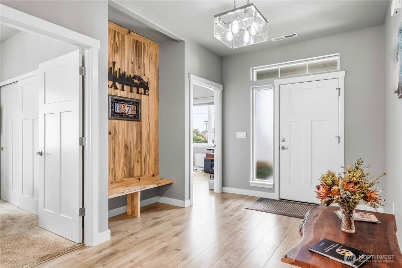 924 S M Loop Drive SW