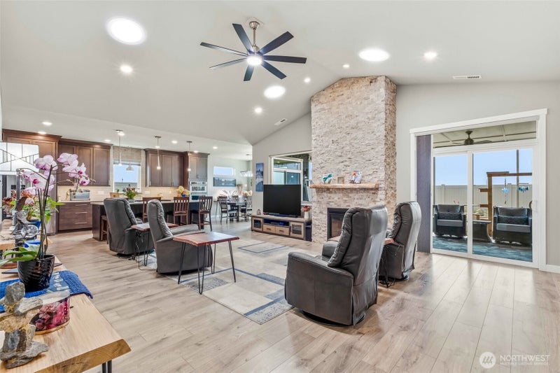 924 S M Loop Drive SW