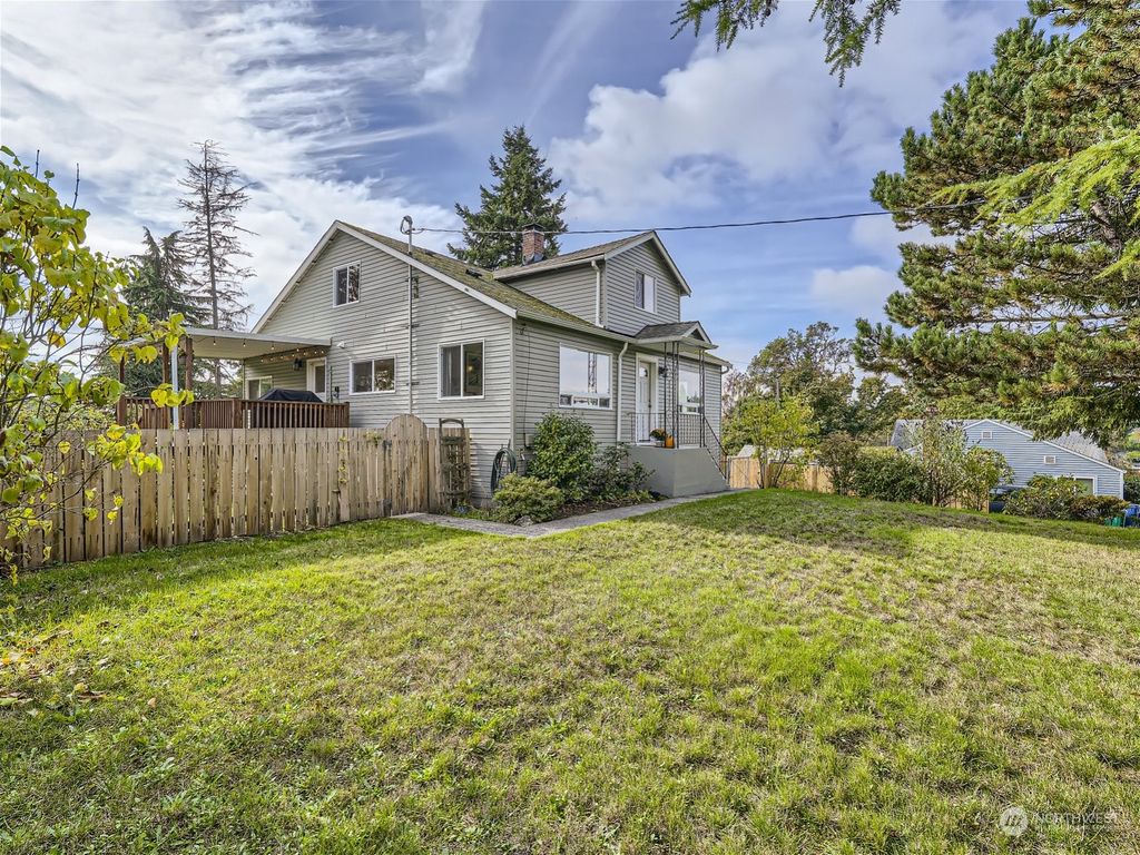 Photo of 2639 SW 106th Street, Seattle, WA 98146 (MLS # 2172419)
