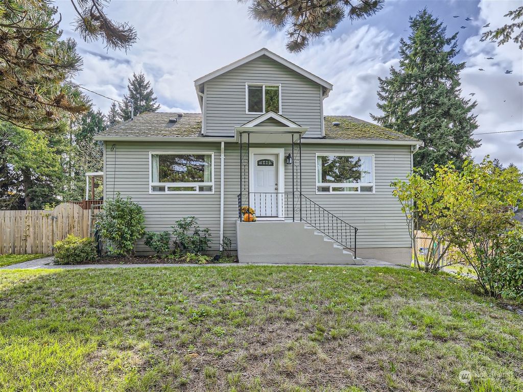 Photo of 2639 SW 106th Street, Seattle, WA 98146 (MLS # 2172419)