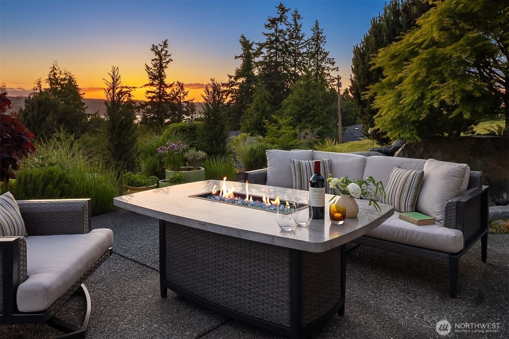 Photo of 1602 Washington Avenue, Mukilteo, WA 98275 (MLS # 2420872)