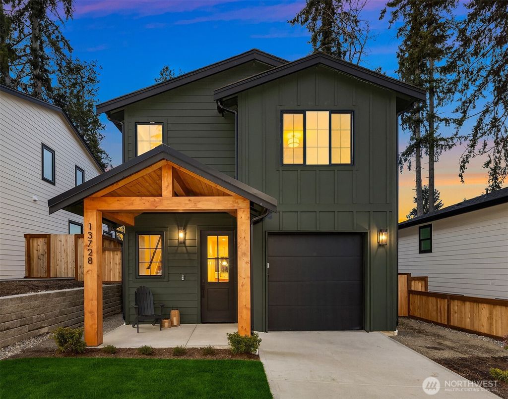 Photo of 13728 NE 101st Street, Kirkland, WA 98033 (MLS # 2497676)