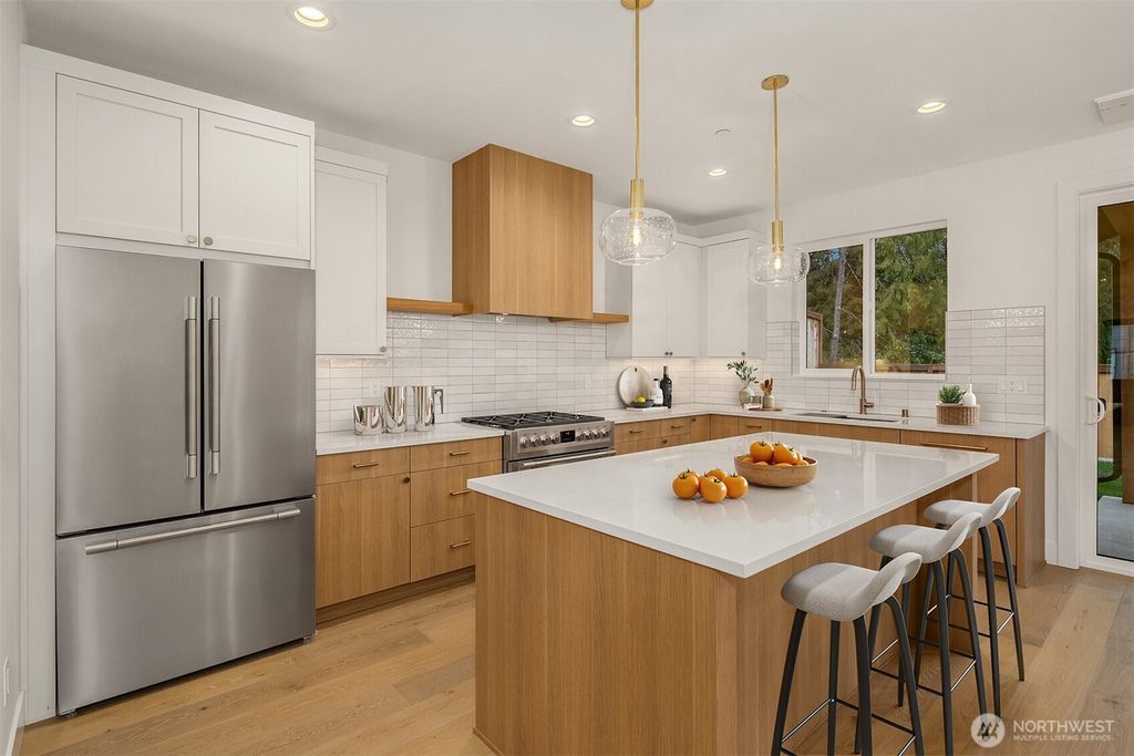 Photo of 13728 NE 101st Street, Kirkland, WA 98033 (MLS # 2497676)