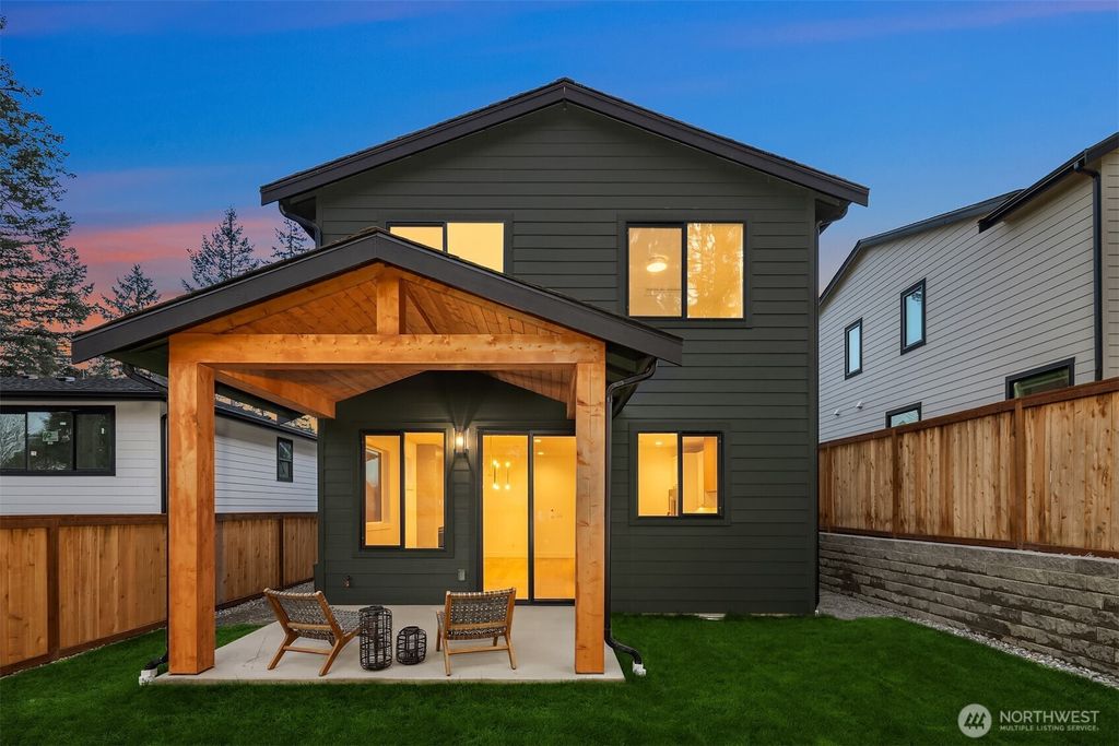 Photo of 13728 NE 101st Street, Kirkland, WA 98033 (MLS # 2497676)