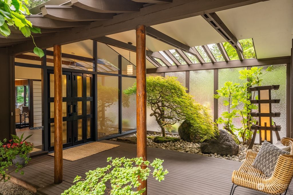 Photo of 18517 53rd Avenue NE, Lake Forest Park, WA 98155 (MLS # 2269302)