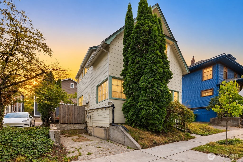 Photo of 1717 E Thomas Street, Seattle, WA 98112 (MLS # 2585628)