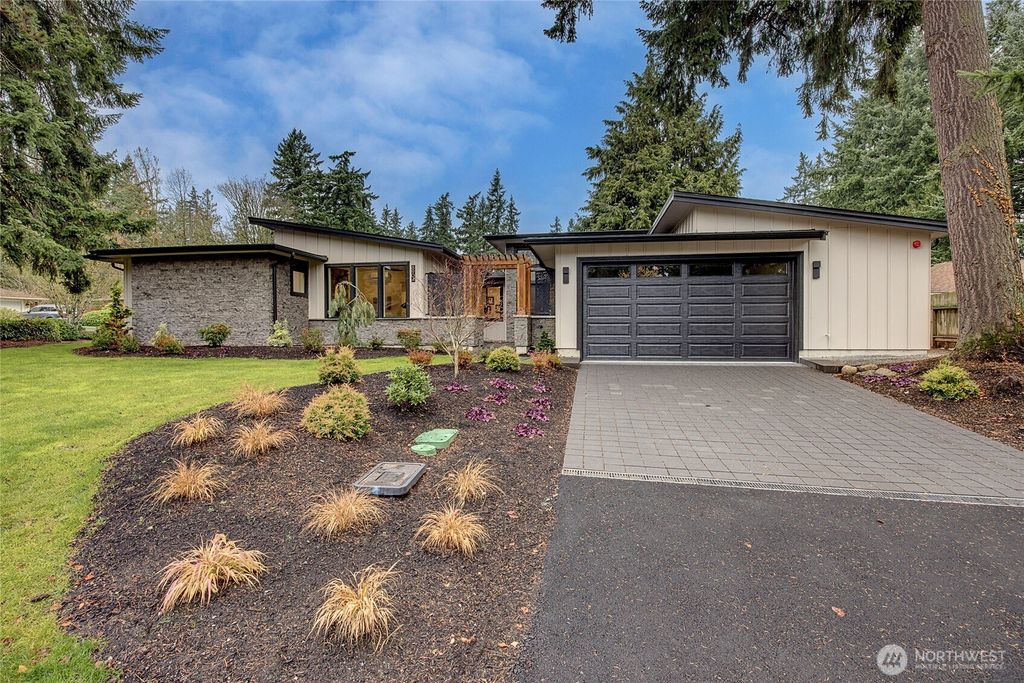 Photo of 8904 SE 58th Street, Mercer Island, WA 98040 (MLS # 2457963)