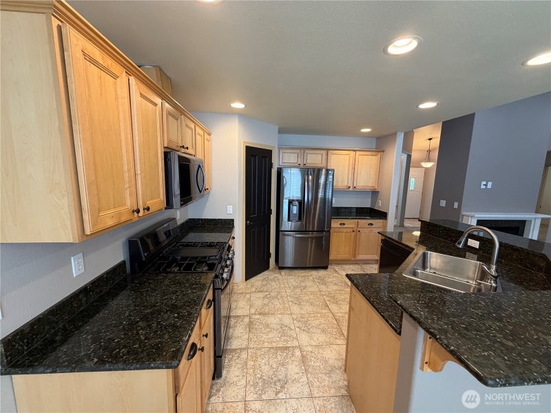 8428 Veterans Drive SW