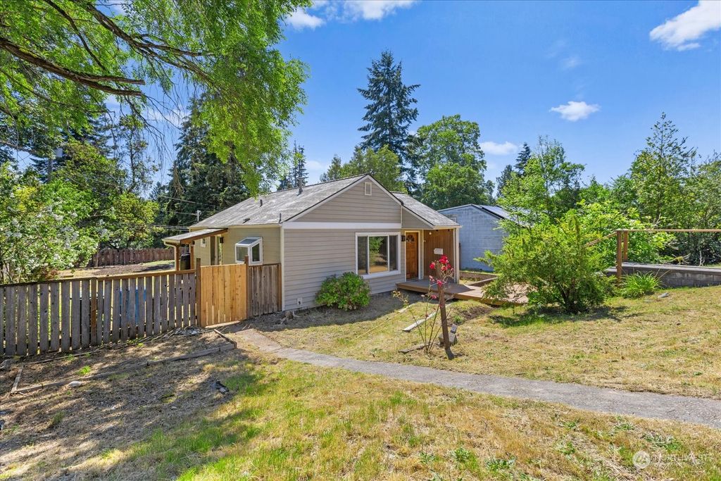 Photo of 16260 9th Avenue NE, Shoreline, WA 98155 (MLS # 2255309)