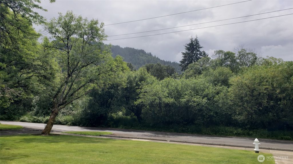 Photo of 11 xx 6th Avenue SE, Issaquah, WA 98027 (MLS # 2446625)