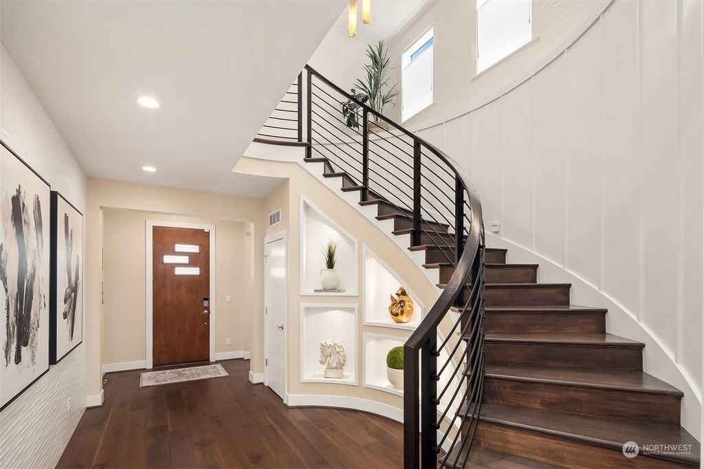 Photo of 11809 NE 71st Lane, Kirkland, WA 98033 (MLS # 2244340)