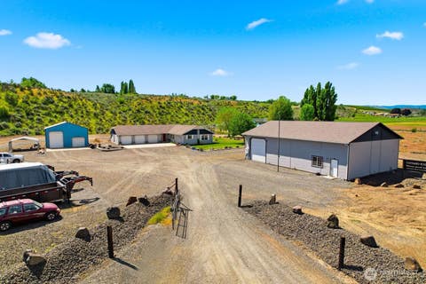 Photo of 15180 Cottonwood Canyon Road, Yakima, WA 98908 (MLS # 2540452)
