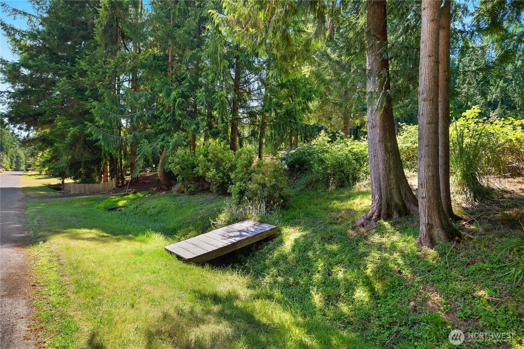Photo of 471 E Lakeshore Dr W DR, Shelton, WA 98584 (MLS # 2560998)