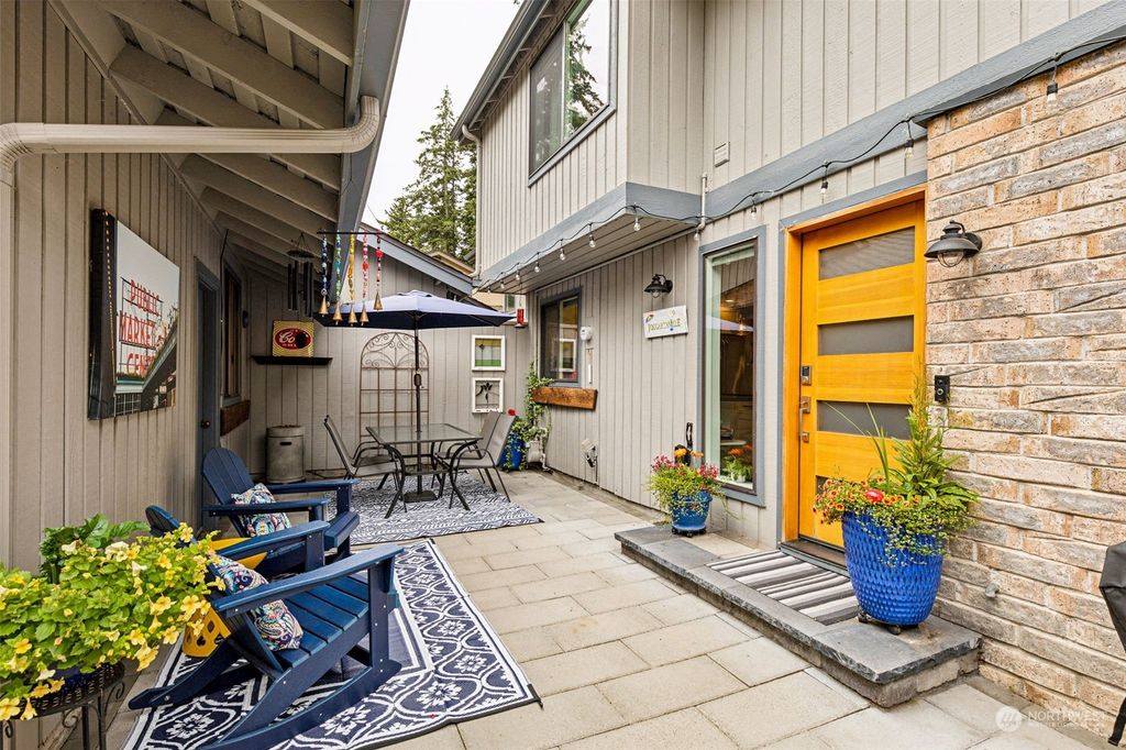 Photo of 6522 NE 171st Place, Kenmore, WA 98028 (MLS # 2251522)