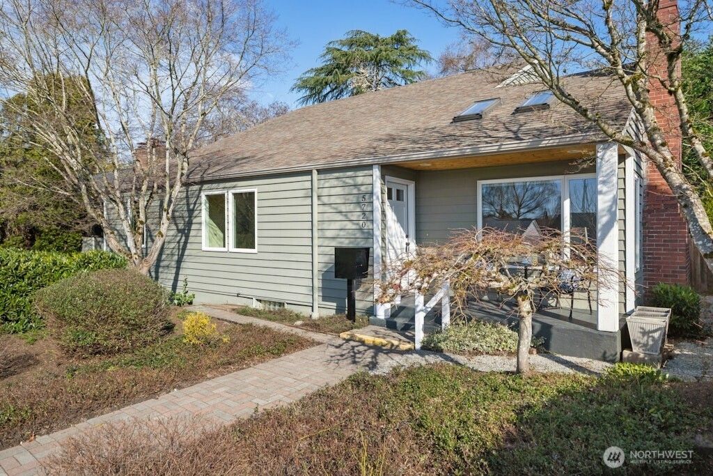 Photo of 5720 59th Avenue NE, Seattle, WA 98105 (MLS # 2486992)