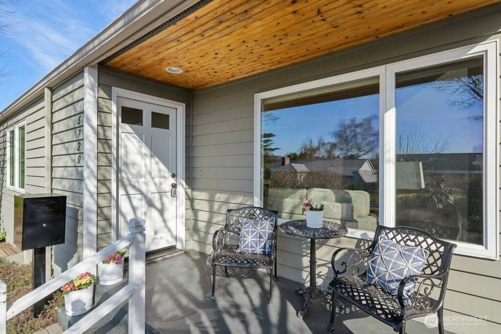 Photo of 5720 59th Avenue NE, Seattle, WA 98105 (MLS # 2486992)