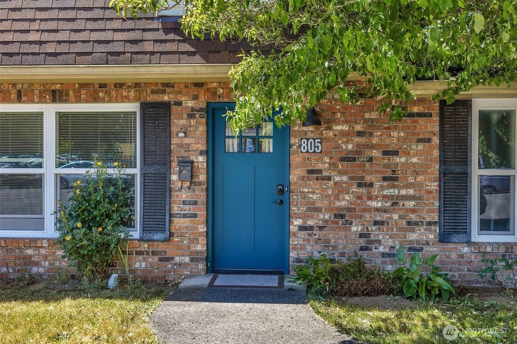 Photo of 1527 8th Street, Marysville, WA 98270 (MLS # 2560673)