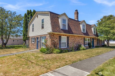 Photo of 1527 8th Street, Marysville, WA 98270 (MLS # 2560673)