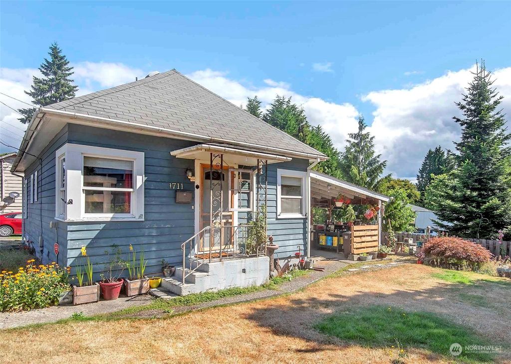 Photo of 1711 12th Street, Everett, WA 98201 (MLS # 2233903)