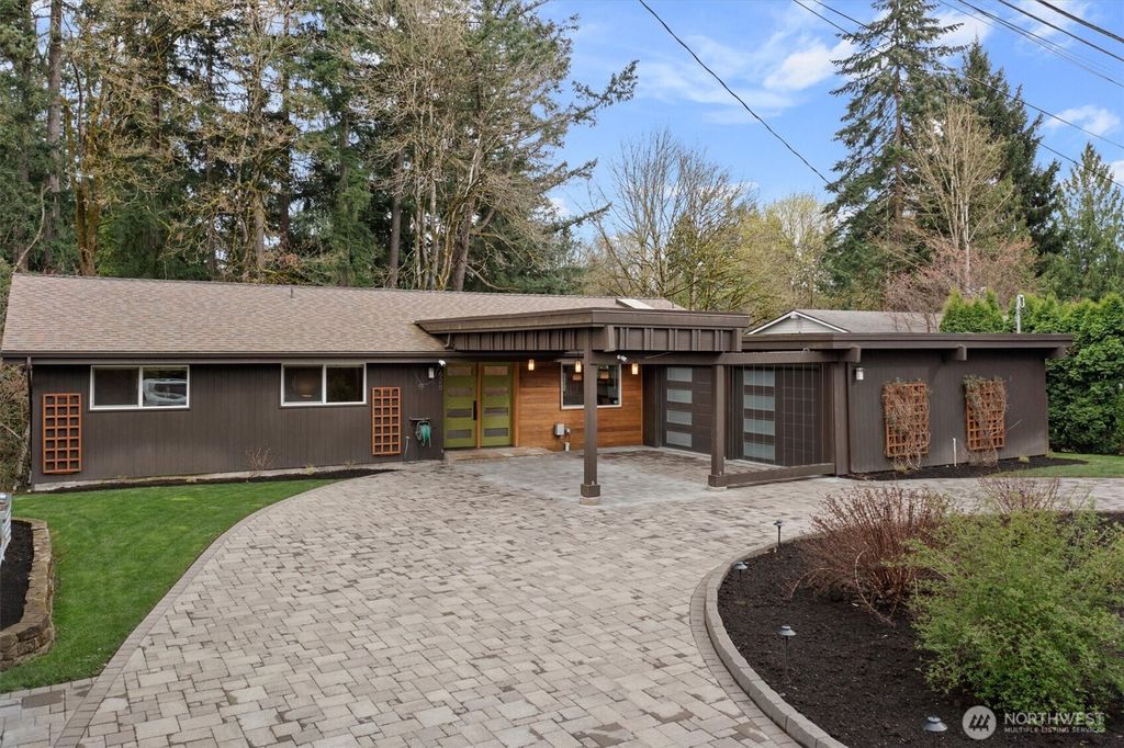 Photo of 628 129th Place NE, Bellevue, WA 98005 (MLS # 2352568)