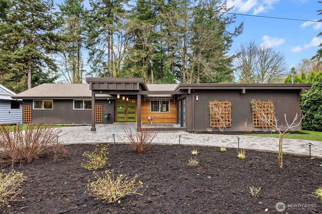 Photo of 628 129th Place NE, Bellevue, WA 98005 (MLS # 2352568)