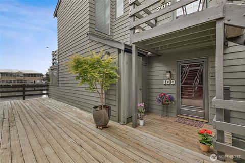 7 Lake Bellevue Drive 109 Bellevue WA 98005