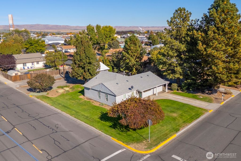Photo of 221 K Street SW, Quincy, WA 98848 (MLS # 2446205)