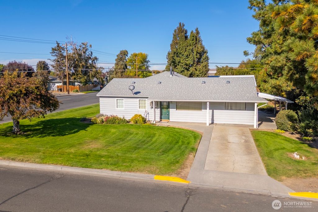 Photo of 221 K Street SW, Quincy, WA 98848 (MLS # 2446205)