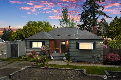 Photo of 6005 Dexter Avenue, Everett, WA 98203 (MLS # 2263426)